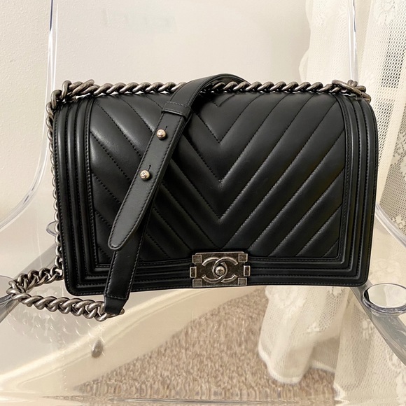‼️SOLD‼️ CHANEL Chevron New Medium Boy Flap Black - Picture 2 of 7